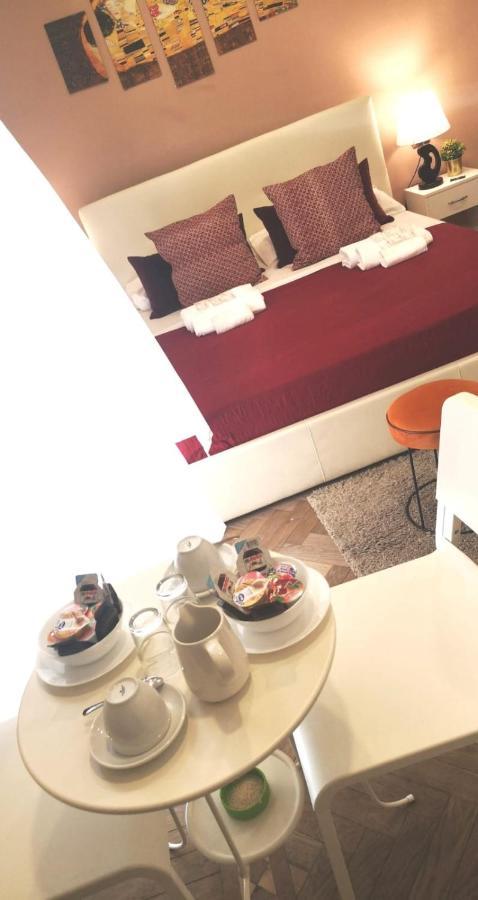 Domus Luigi Leone II Bed & Breakfast Naples Luaran gambar