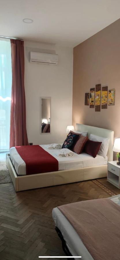 Domus Luigi Leone II Bed & Breakfast Naples Luaran gambar