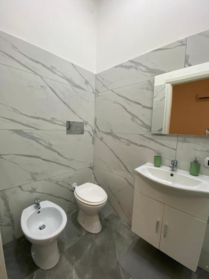 Domus Luigi Leone II Bed & Breakfast Naples Luaran gambar