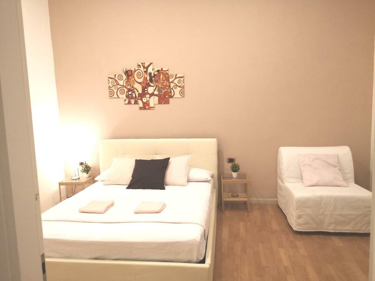 Domus Luigi Leone II Bed & Breakfast Naples Luaran gambar
