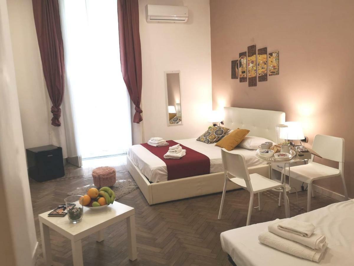 Domus Luigi Leone II Bed & Breakfast Naples Luaran gambar