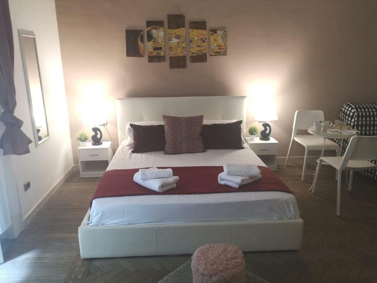 Domus Luigi Leone II Bed & Breakfast Naples Luaran gambar