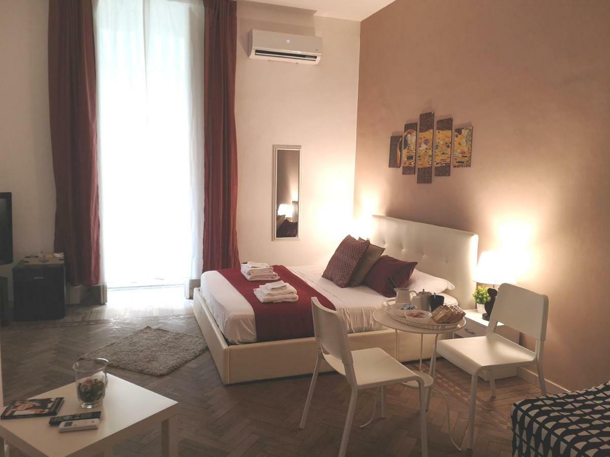 Domus Luigi Leone II Bed & Breakfast Naples Luaran gambar