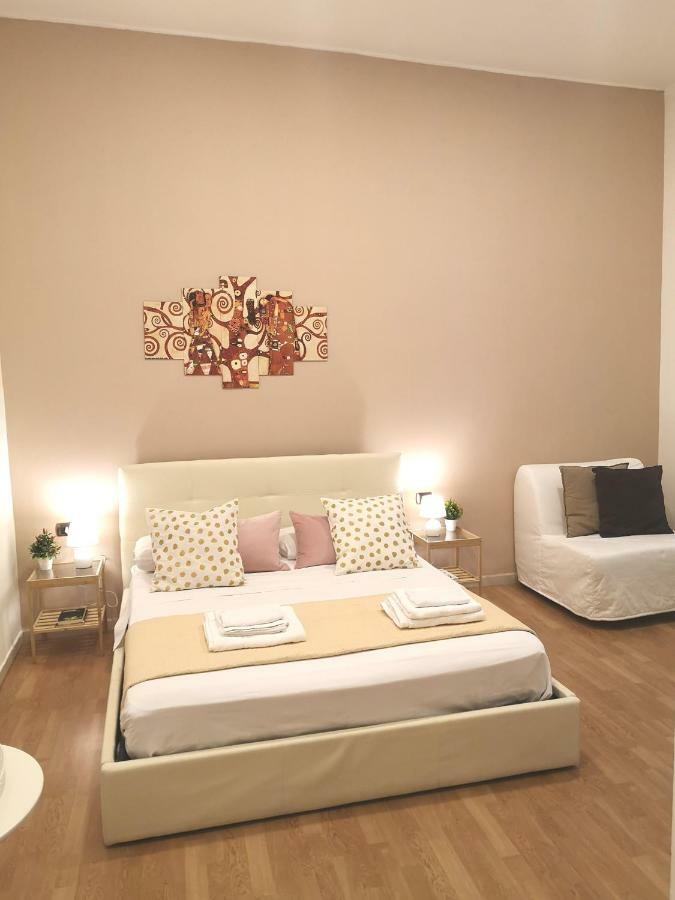 Domus Luigi Leone II Bed & Breakfast Naples Luaran gambar