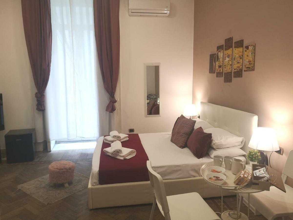 Domus Luigi Leone II Bed & Breakfast Naples Luaran gambar