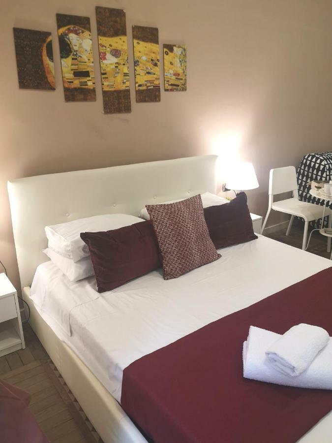 Domus Luigi Leone II Bed & Breakfast Naples Luaran gambar