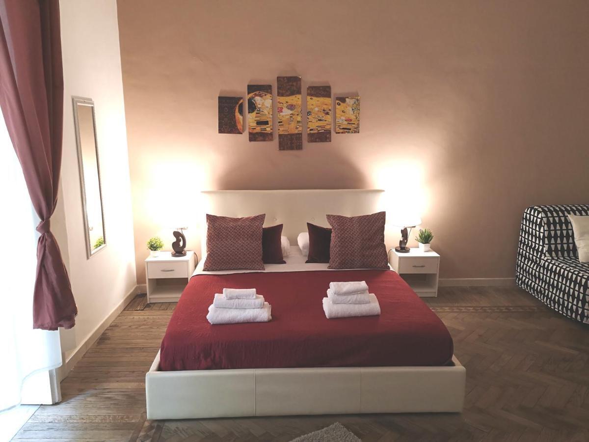 Domus Luigi Leone II Bed & Breakfast Naples Luaran gambar
