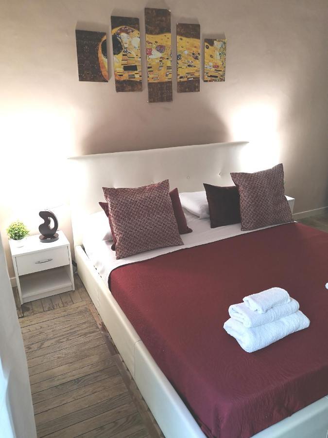 Domus Luigi Leone II Bed & Breakfast Naples Luaran gambar
