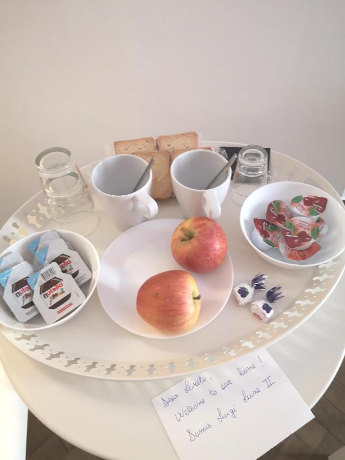 Domus Luigi Leone II Bed & Breakfast Naples Luaran gambar