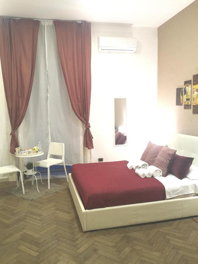 Domus Luigi Leone II Bed & Breakfast Naples Luaran gambar